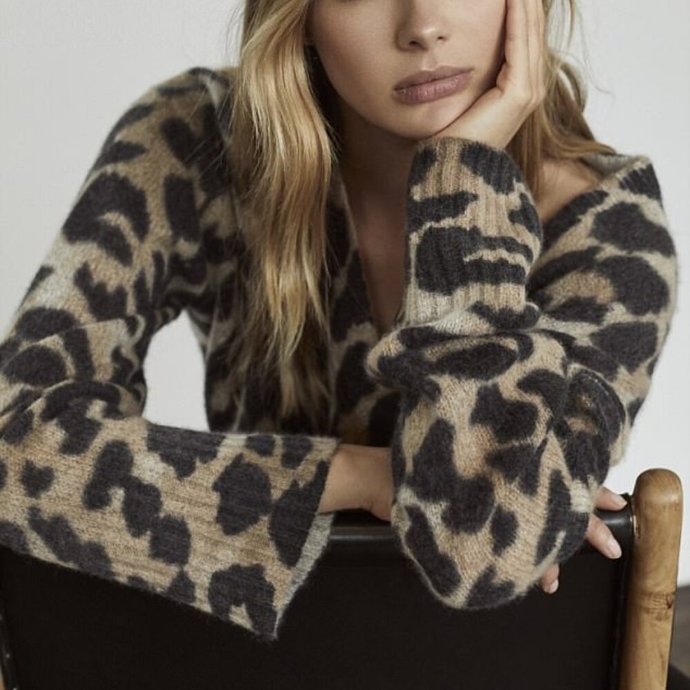 NWT 360 Cashmere Women's Geraldine Leopard Print V-Neck Sweater Size XS, S, M - Picture 2 of 15